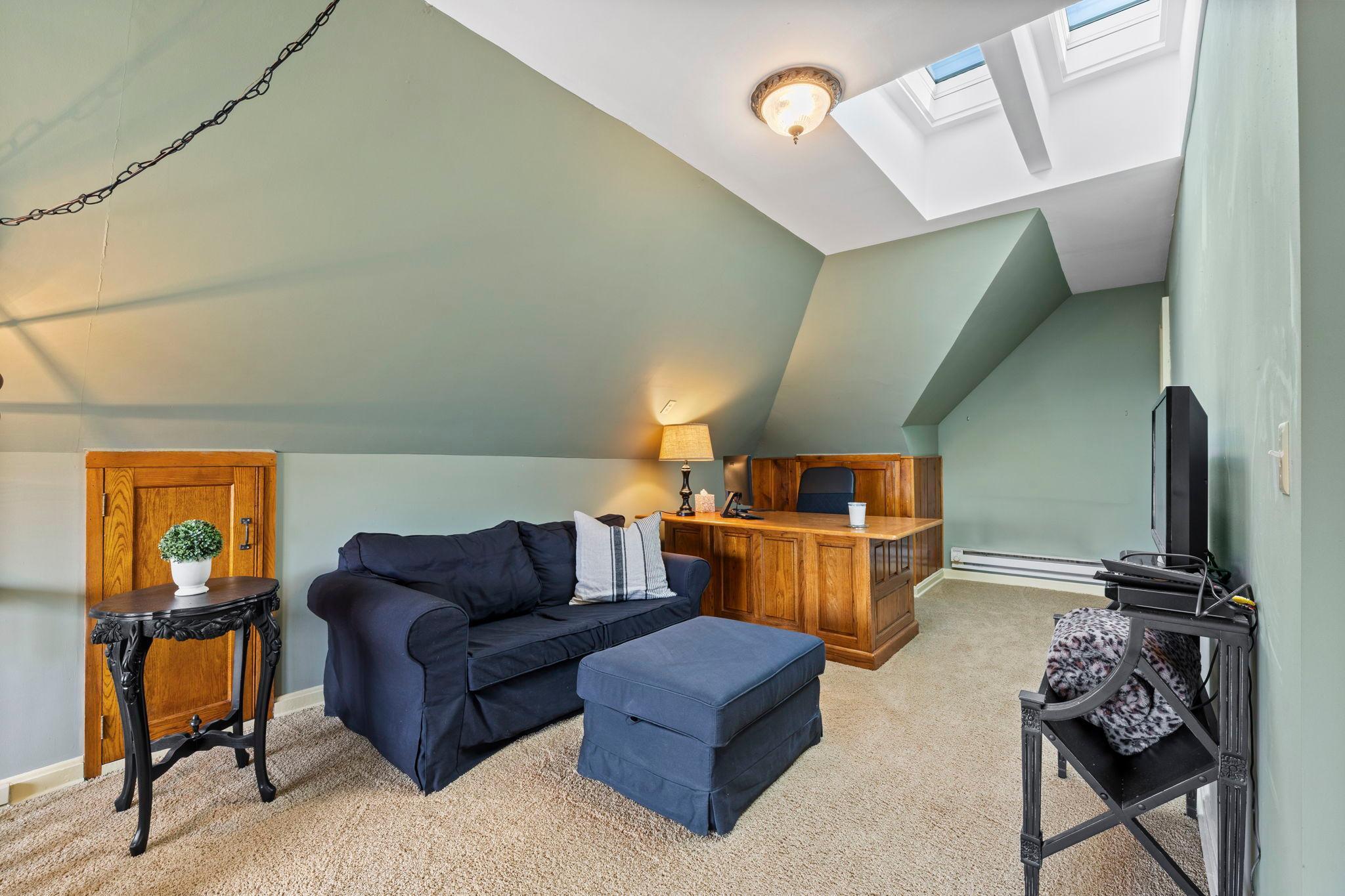 114-web-or-mls-620 Pine St W-620.jpg