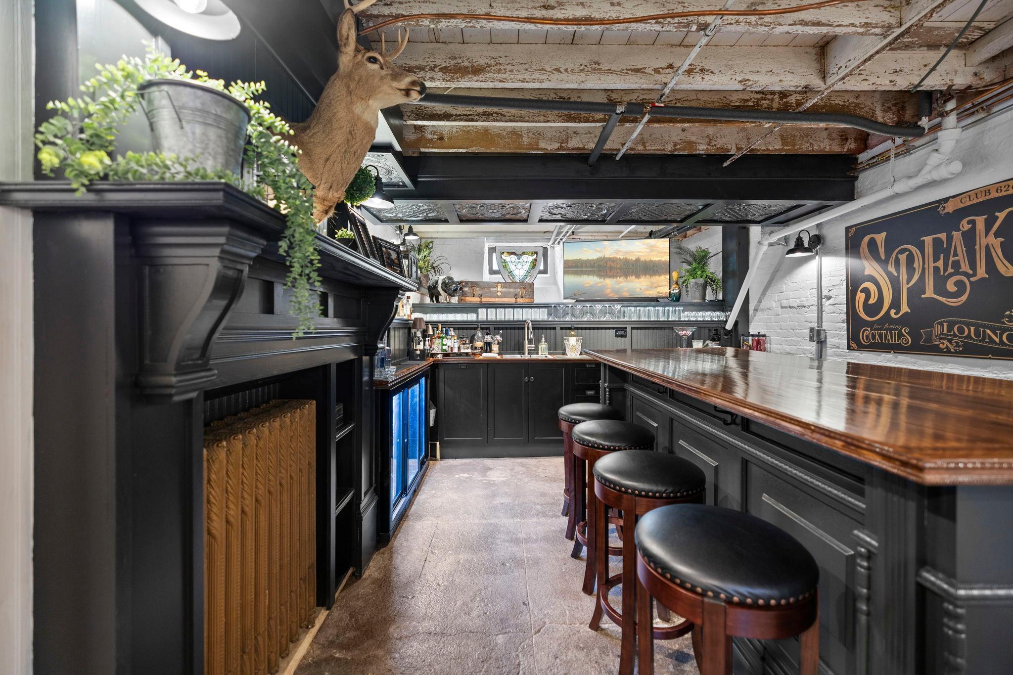 152-web-or-mls-620 Pine St W-220.jpg