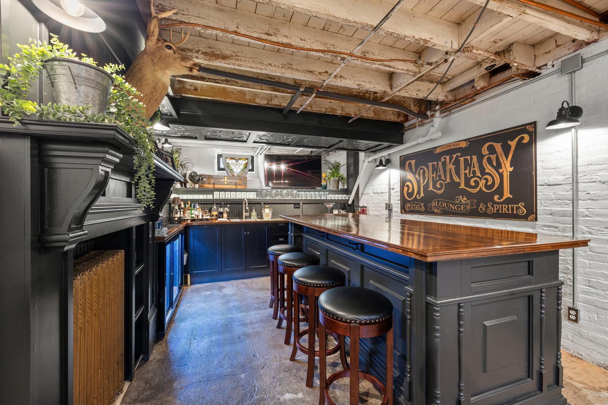 146-web-or-mls-620 Pine St W-190.jpg