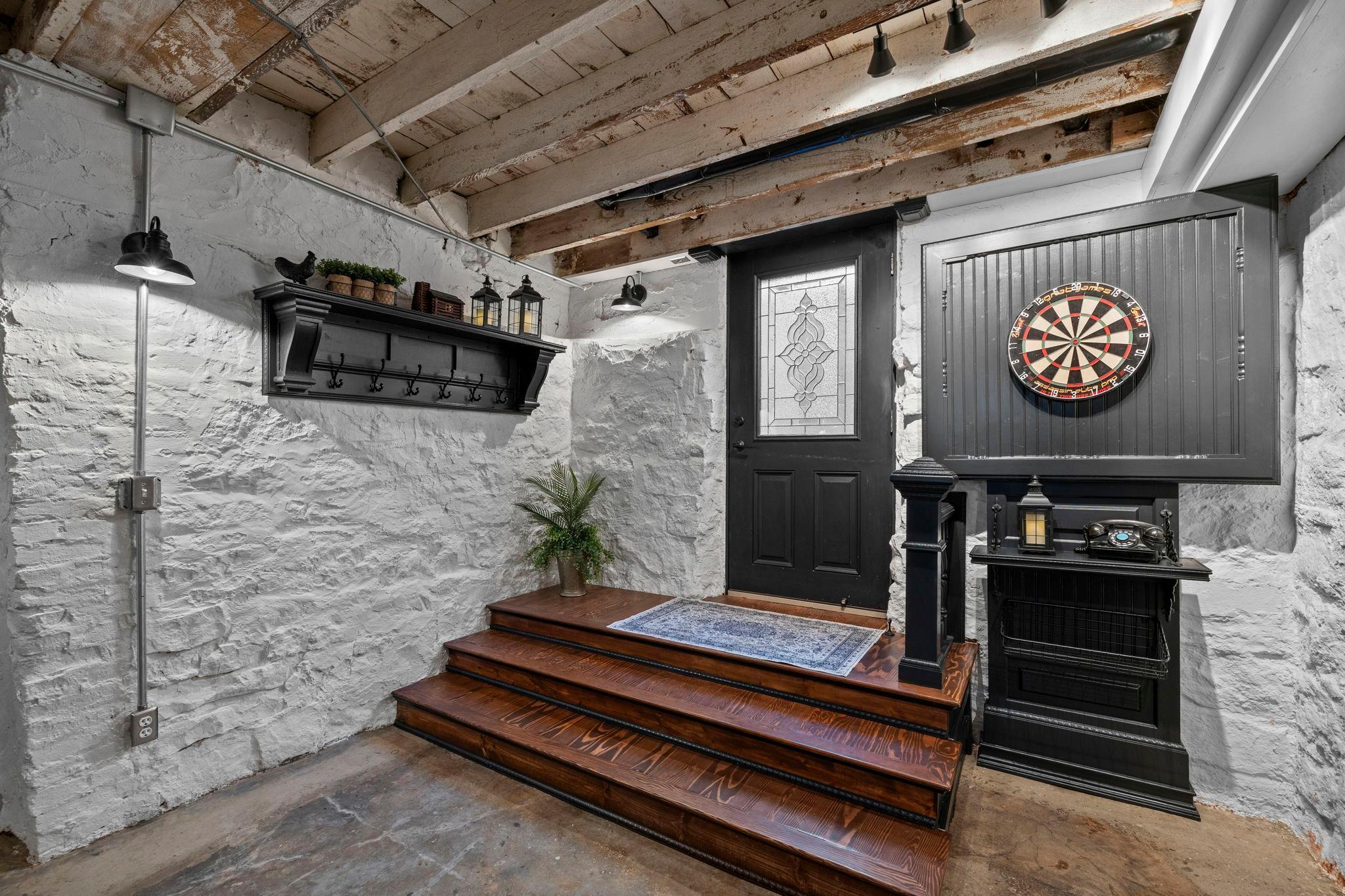 127-web-or-mls-620 Pine St W-230.jpg