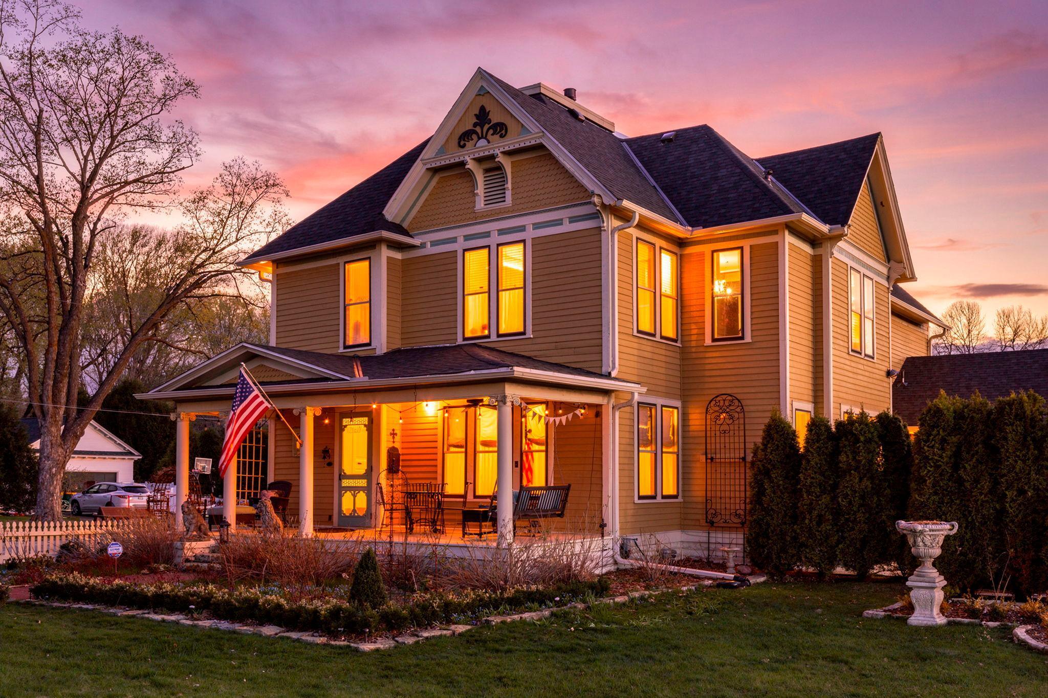 1-web-or-mls-620 Pine St W-725 copy.jpg