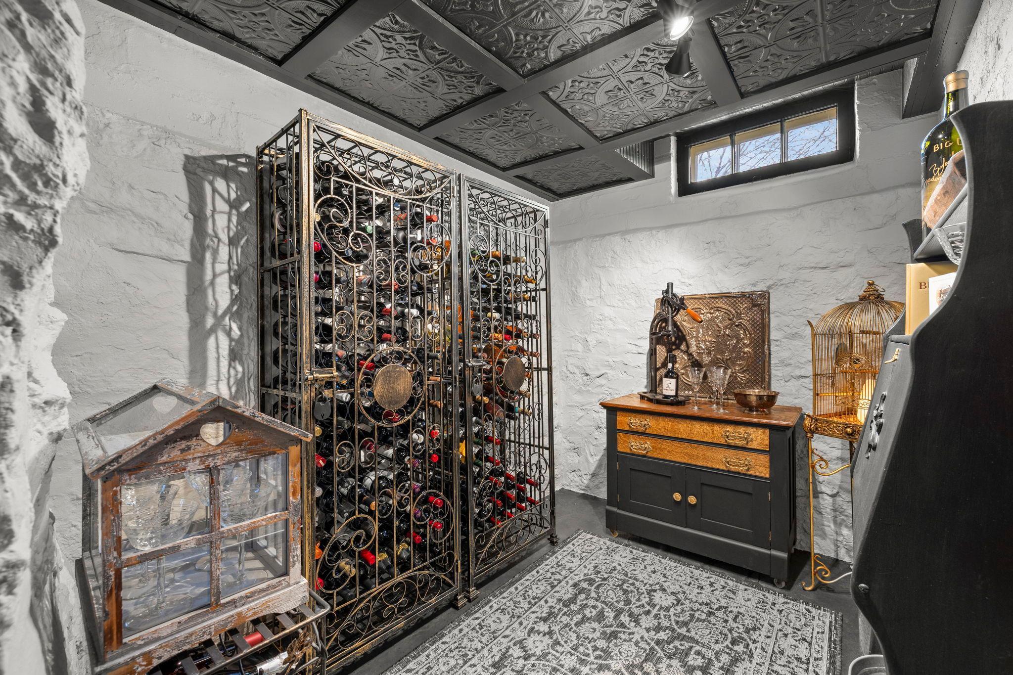 138-web-or-mls-620 Pine St W-145.jpg