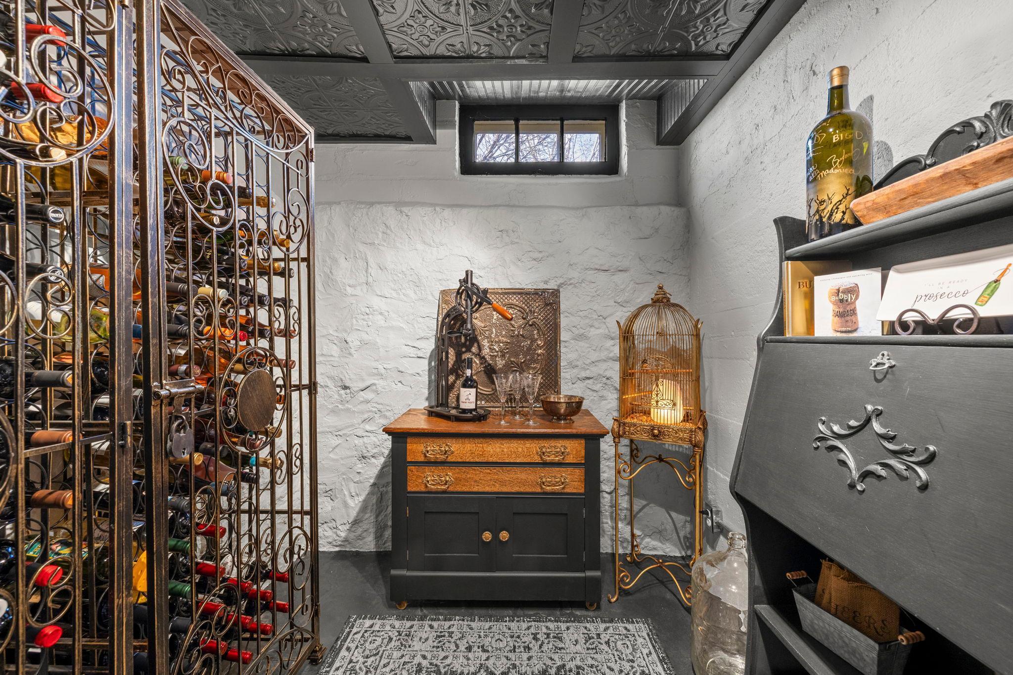 139-web-or-mls-620 Pine St W-150.jpg