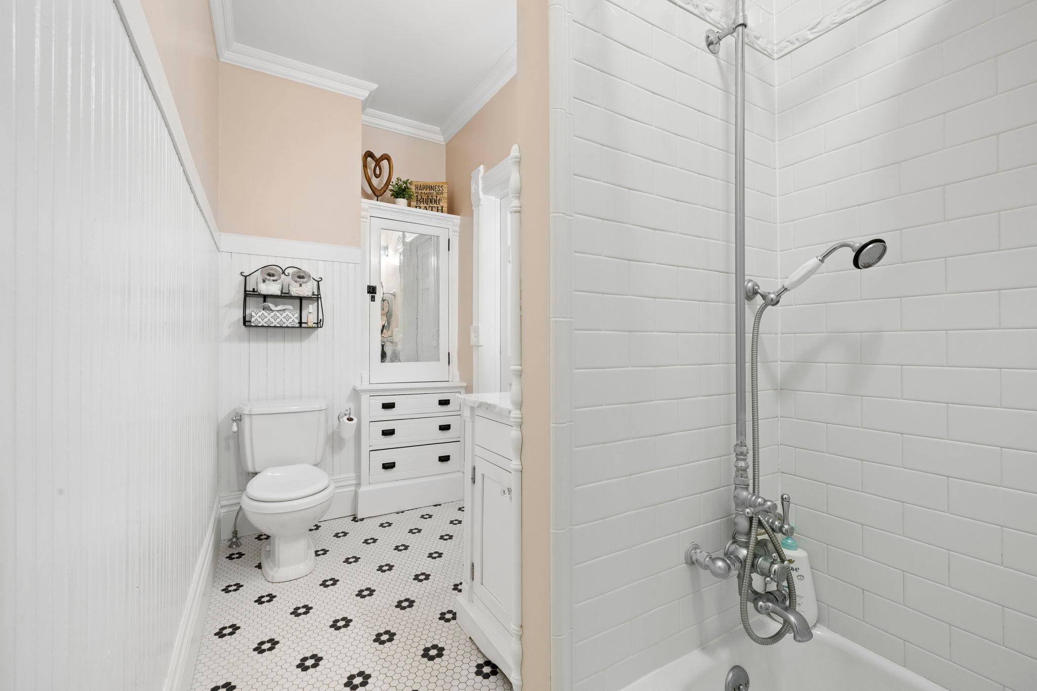 98-web-or-mls-620 Pine St W-590.jpg