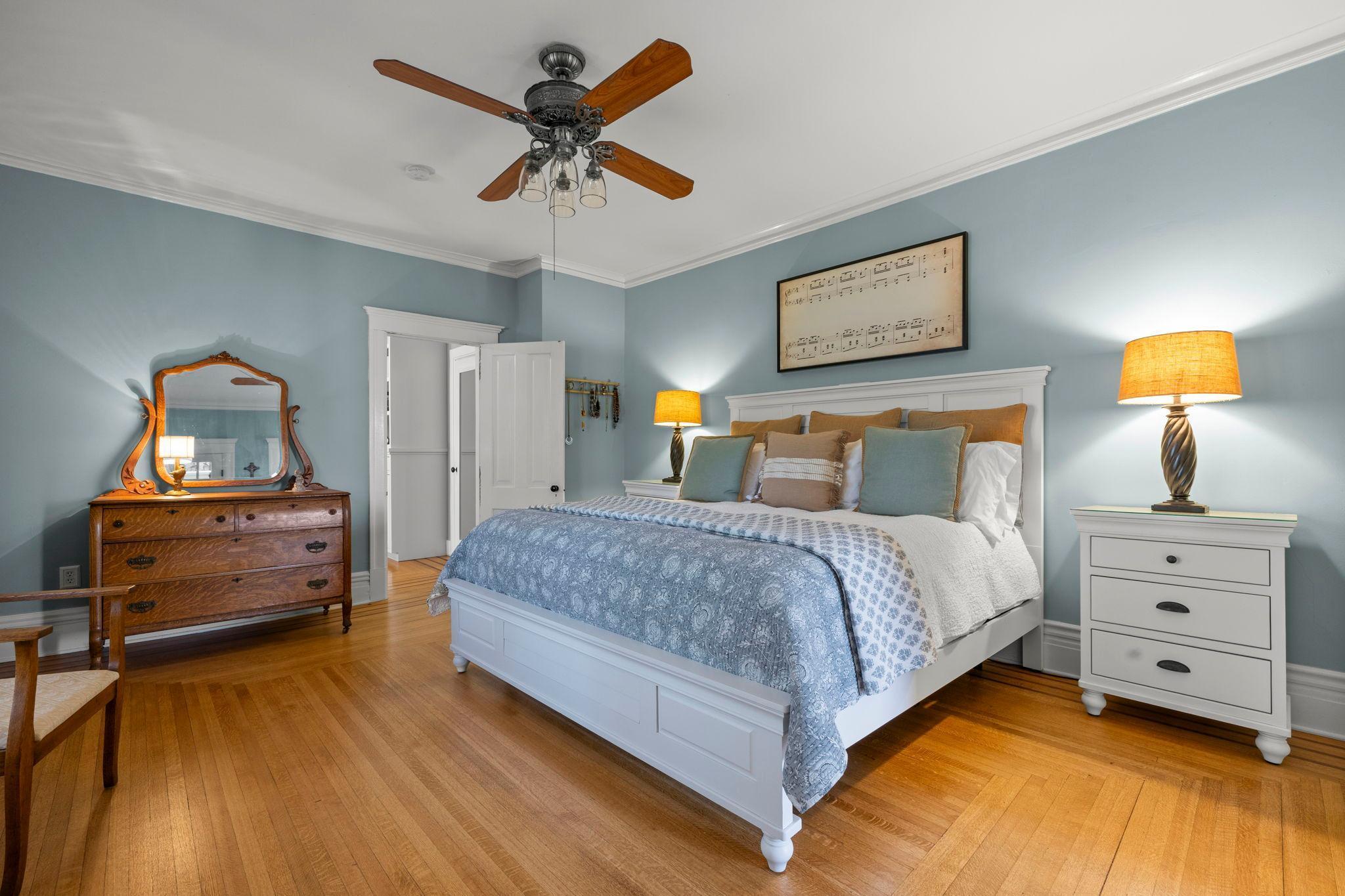 93-web-or-mls-620 Pine St W-550 (2).jpg