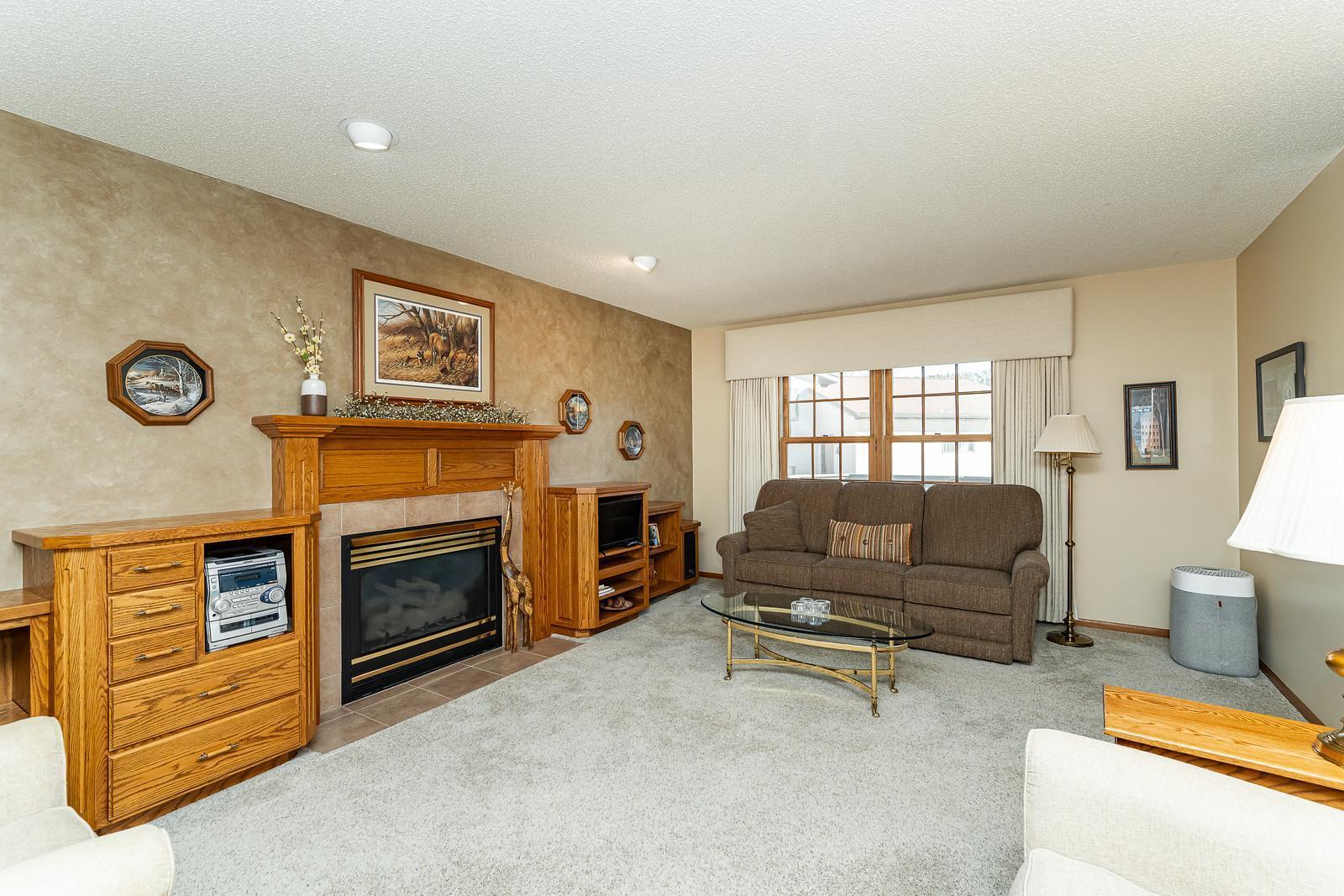 living room.fire place.jpg