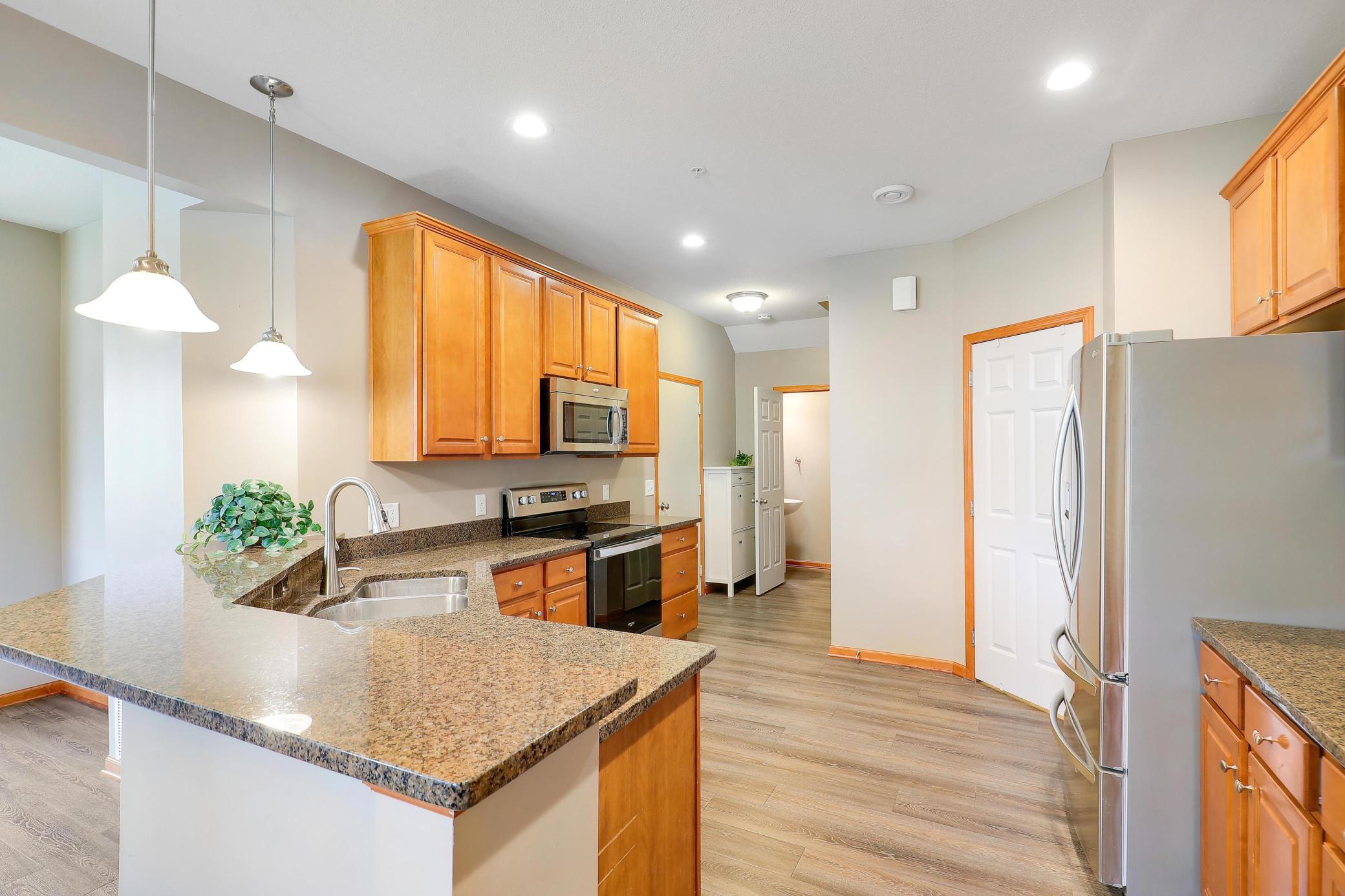 Granite Countertops & Stainless Steel Appliances