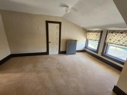 304 2nd Avenue SE, Pipestone, MN 56164