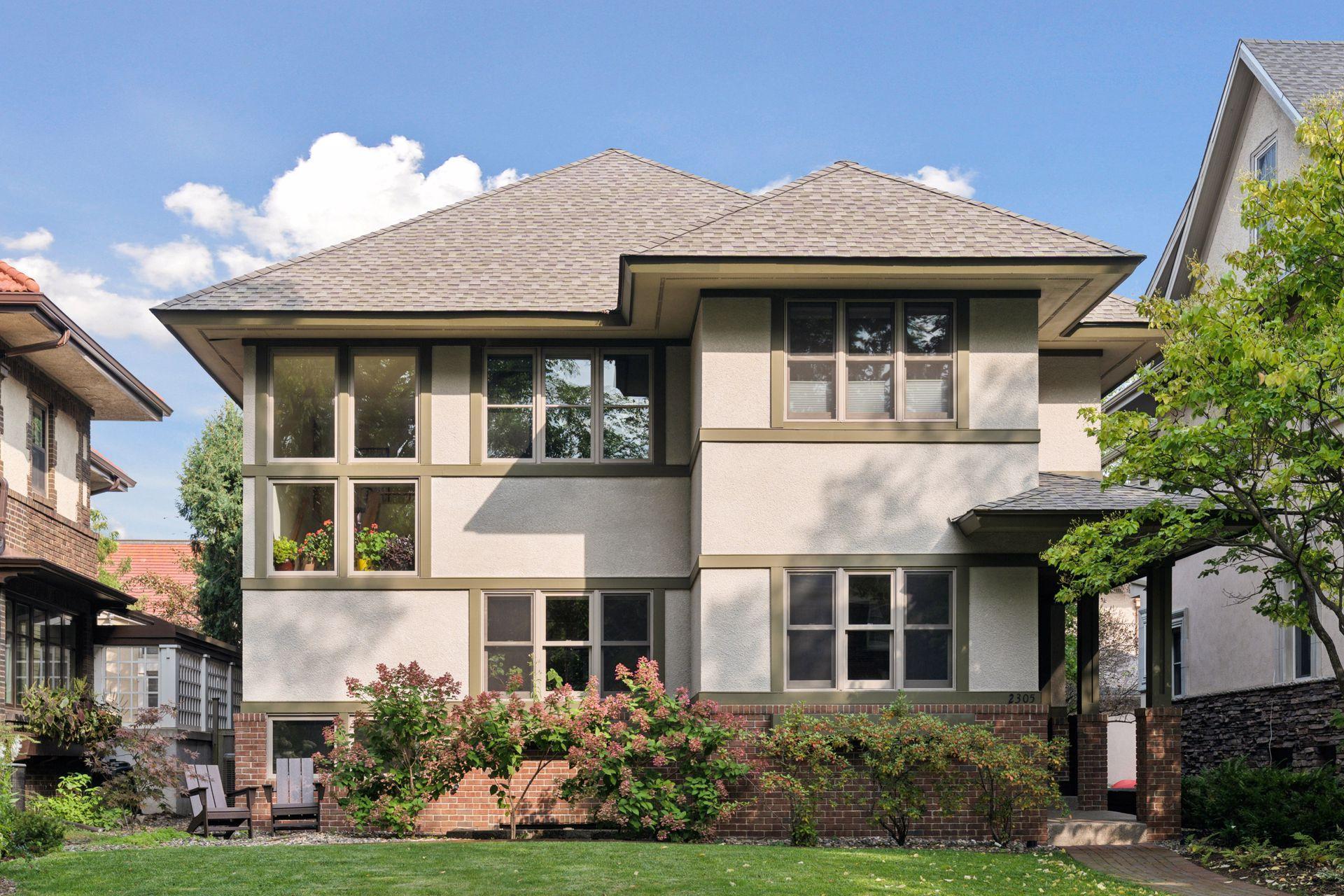 Welcome to 2305 Newton Ave S