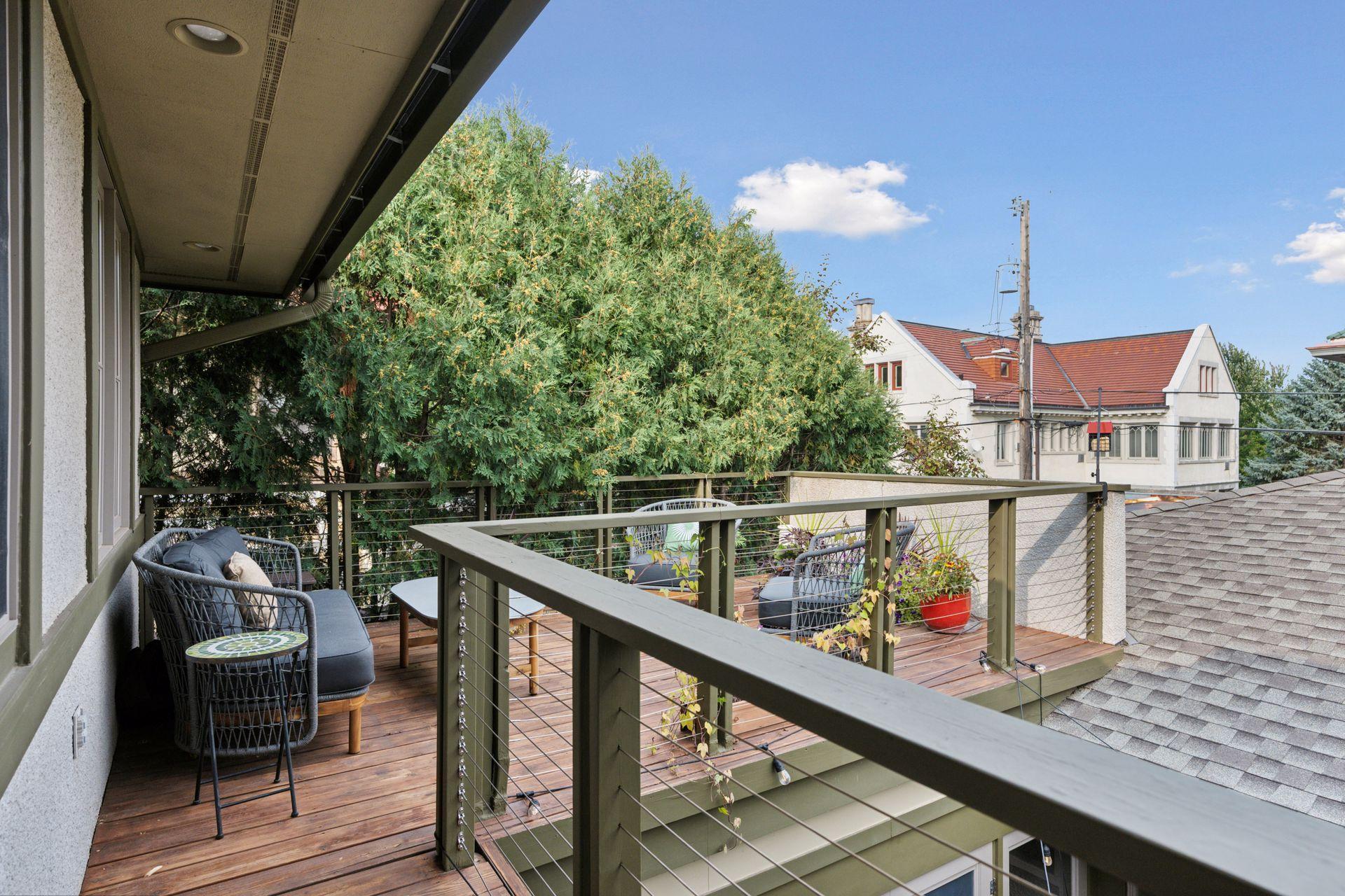 Spacious upper level deck