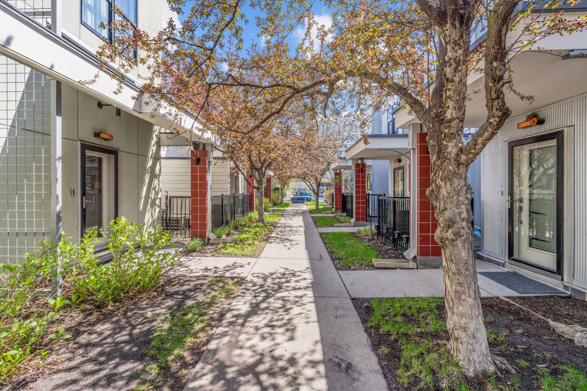 8-web-or-mls-2818 Aldrich Ave S-8.jpg