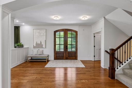 6671 Amberwood Lane, Chanhassen, MN 55317