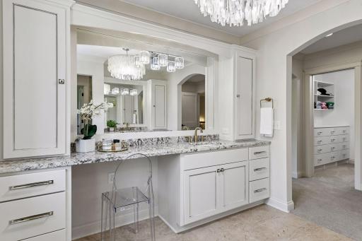 6671 Amberwood Lane, Chanhassen, MN 55317