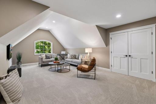 6671 Amberwood Lane, Chanhassen, MN 55317