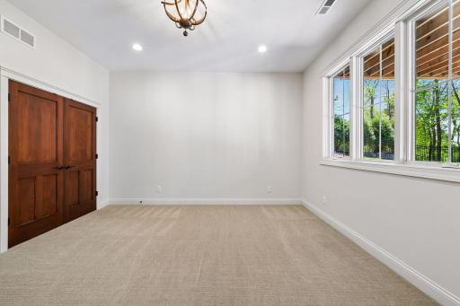 6671 Amberwood Lane, Chanhassen, MN 55317