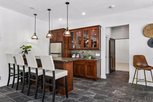 6671 Amberwood Lane, Chanhassen, MN 55317