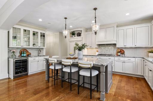 6671 Amberwood Lane, Chanhassen, MN 55317