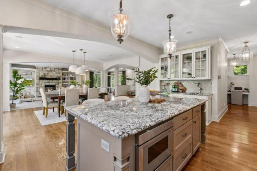6671 Amberwood Lane, Chanhassen, MN 55317