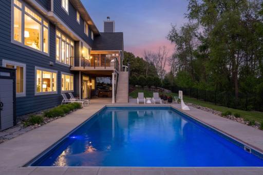 6671 Amberwood Lane, Chanhassen, MN 55317