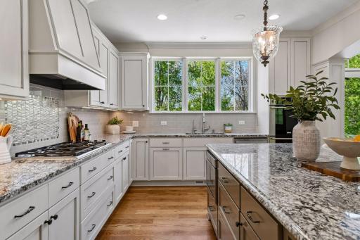 6671 Amberwood Lane, Chanhassen, MN 55317