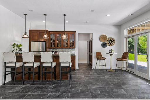 6671 Amberwood Lane, Chanhassen, MN 55317