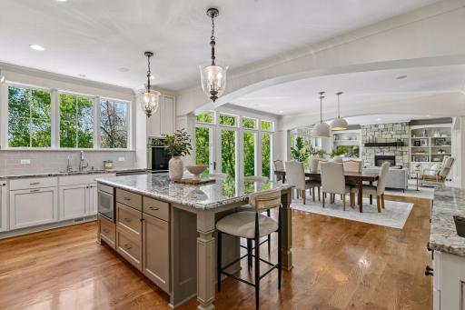 6671 Amberwood Lane, Chanhassen, MN 55317