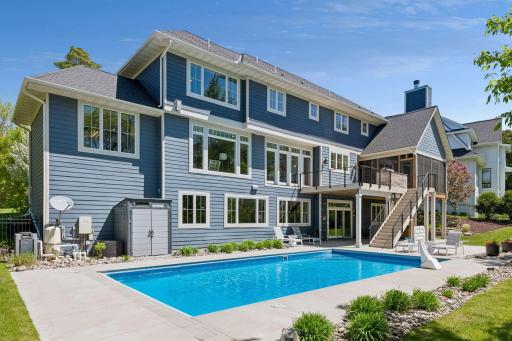 6671 Amberwood Lane, Chanhassen, MN 55317