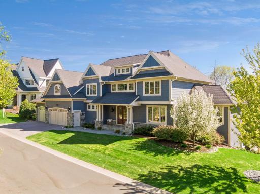 6671 Amberwood Lane, Chanhassen, MN 55317