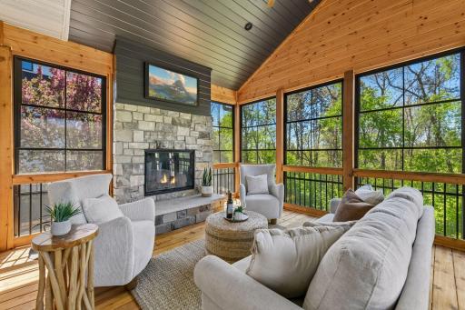 6671 Amberwood Lane, Chanhassen, MN 55317