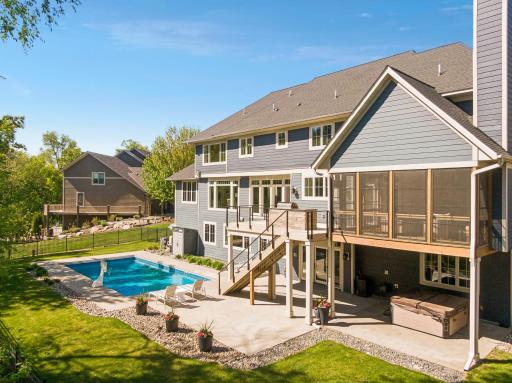 6671 Amberwood Lane, Chanhassen, MN 55317