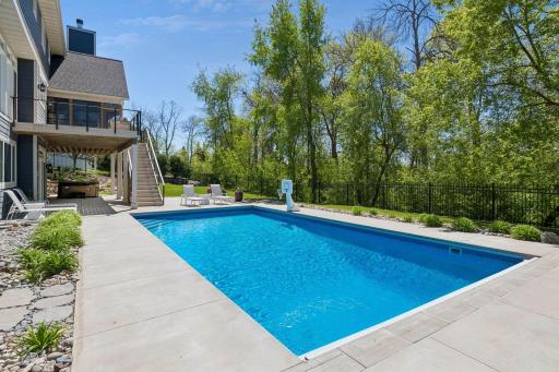 6671 Amberwood Lane, Chanhassen, MN 55317