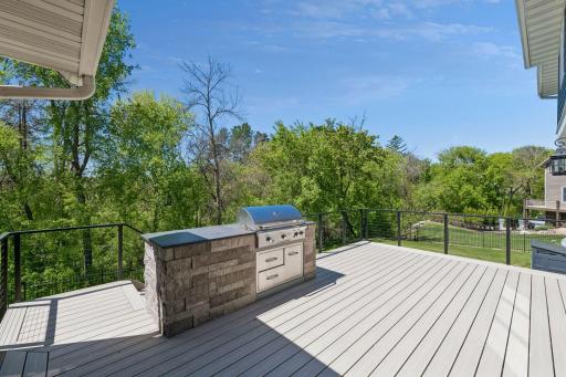 6671 Amberwood Lane, Chanhassen, MN 55317