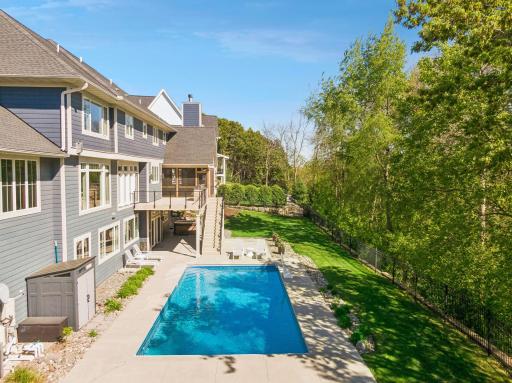 6671 Amberwood Lane, Chanhassen, MN 55317
