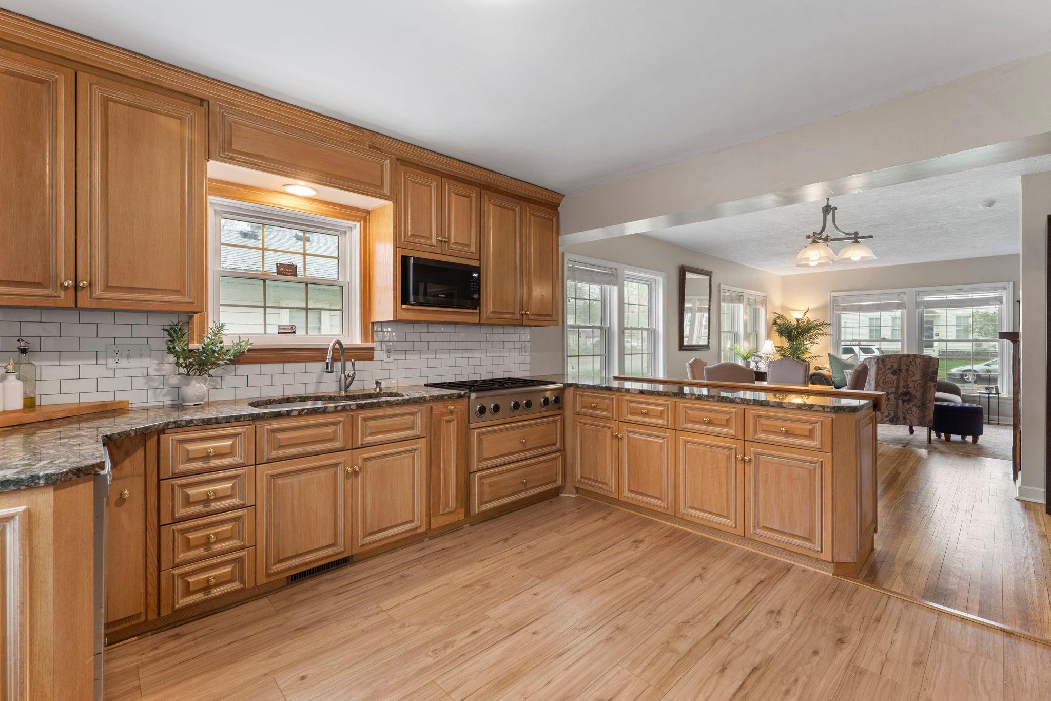 Updated Kitchen with no space shortage