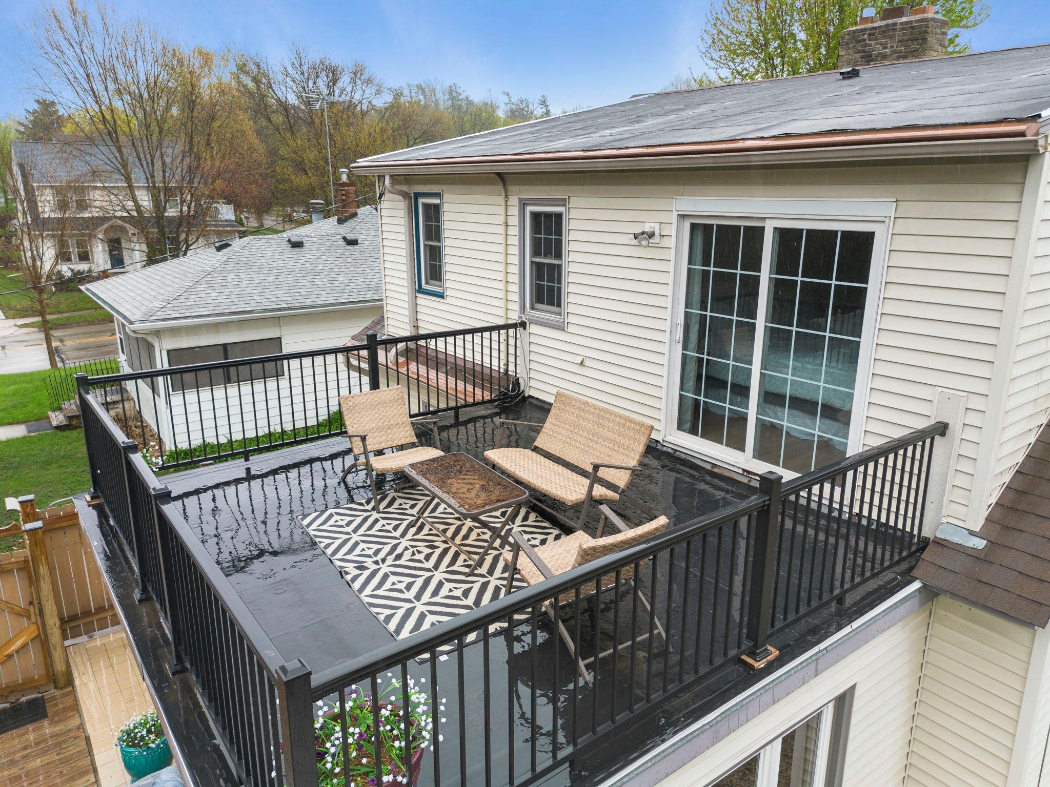 Upper deck