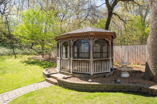2110 Valkyrie Drive NW, Rochester, MN 55901