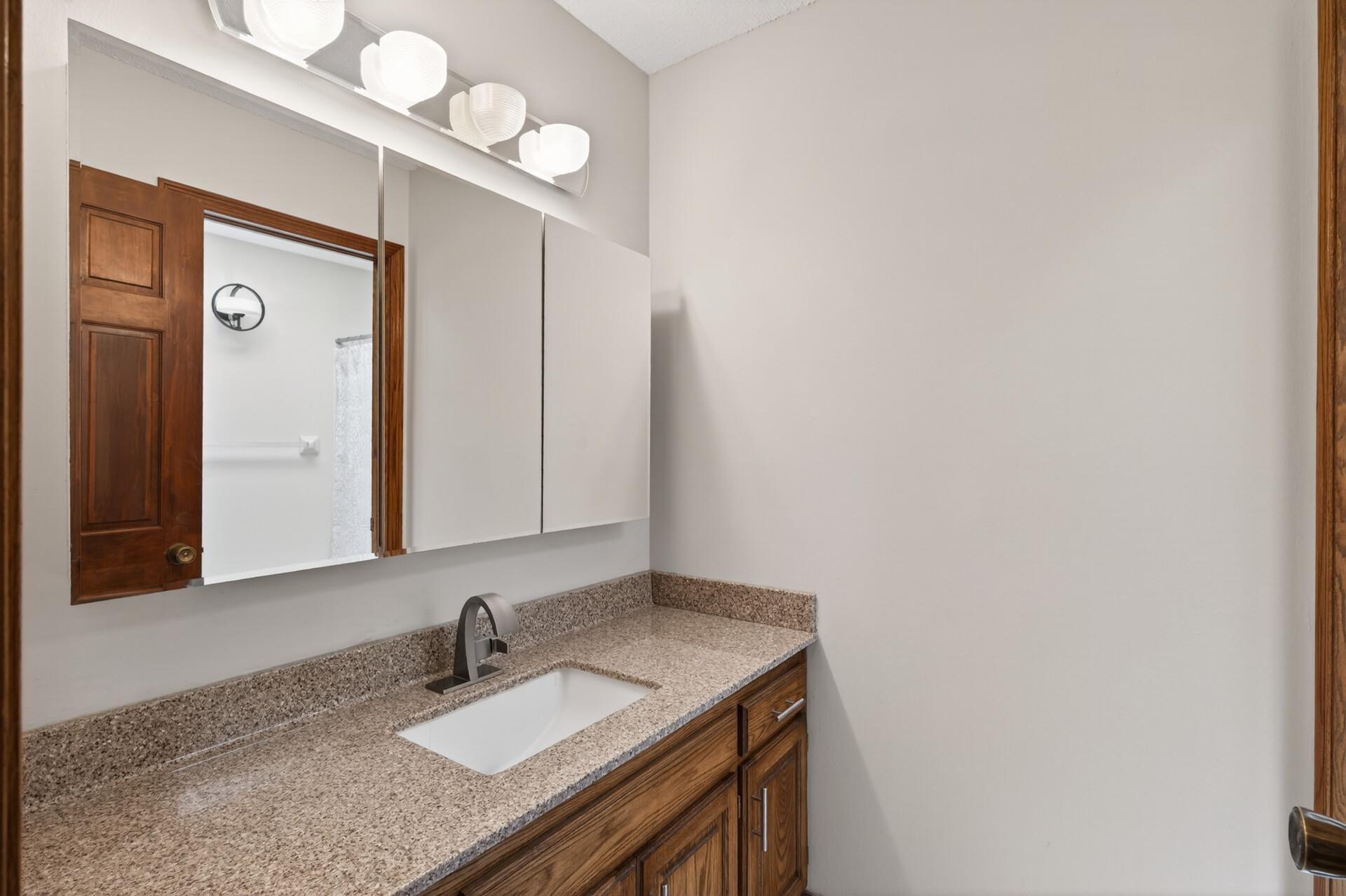 Full bathroom in the upper level hallway - has