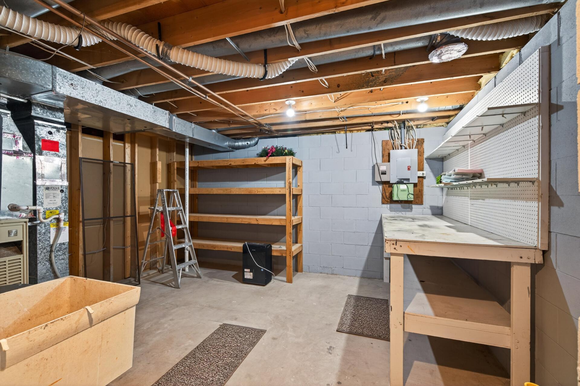Spacious utility room offers plenty of storage!