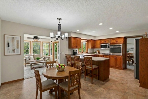 Virtually staged kitchen/4 season/dinette