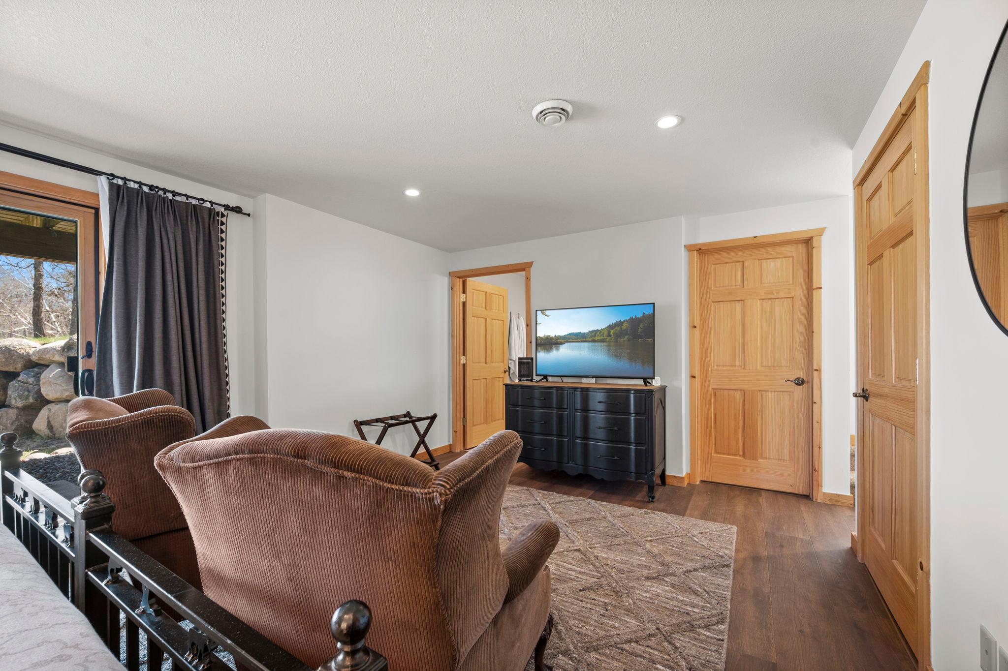 51-web-or-mls-29316 Pardun Rd-174.jpg