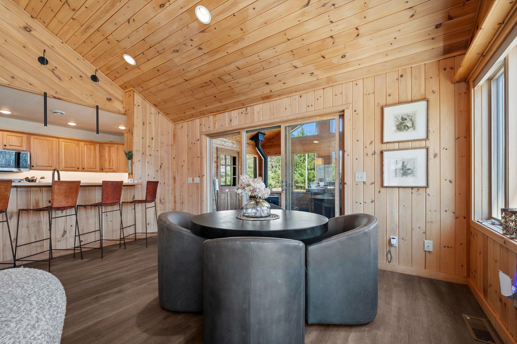 24-web-or-mls-29316 Pardun Rd-96.jpg