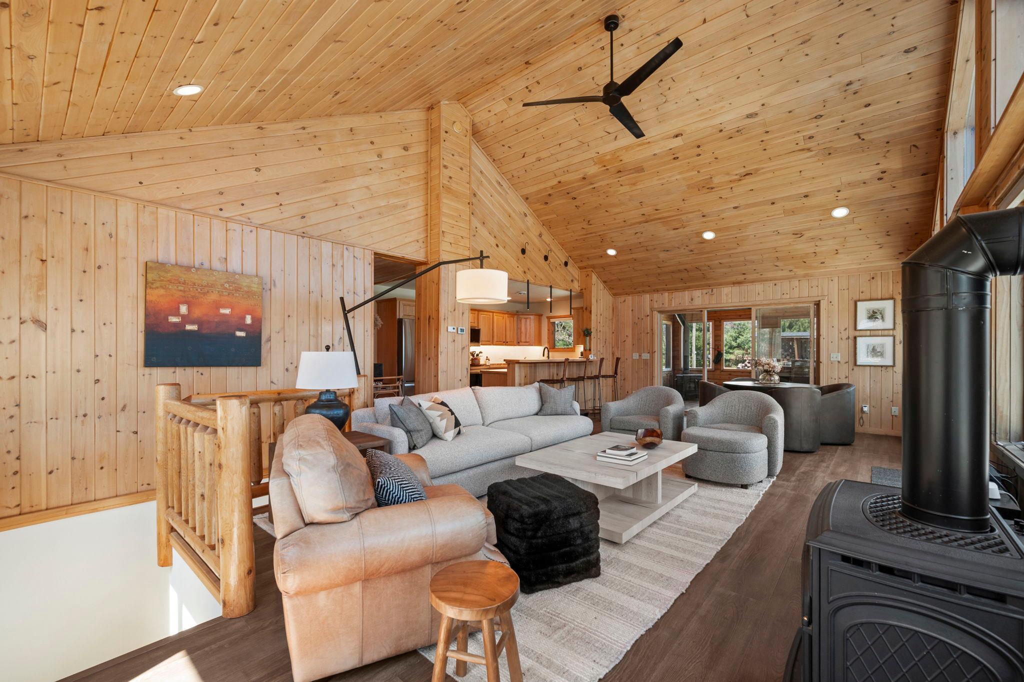 21-web-or-mls-29316 Pardun Rd-86.jpg