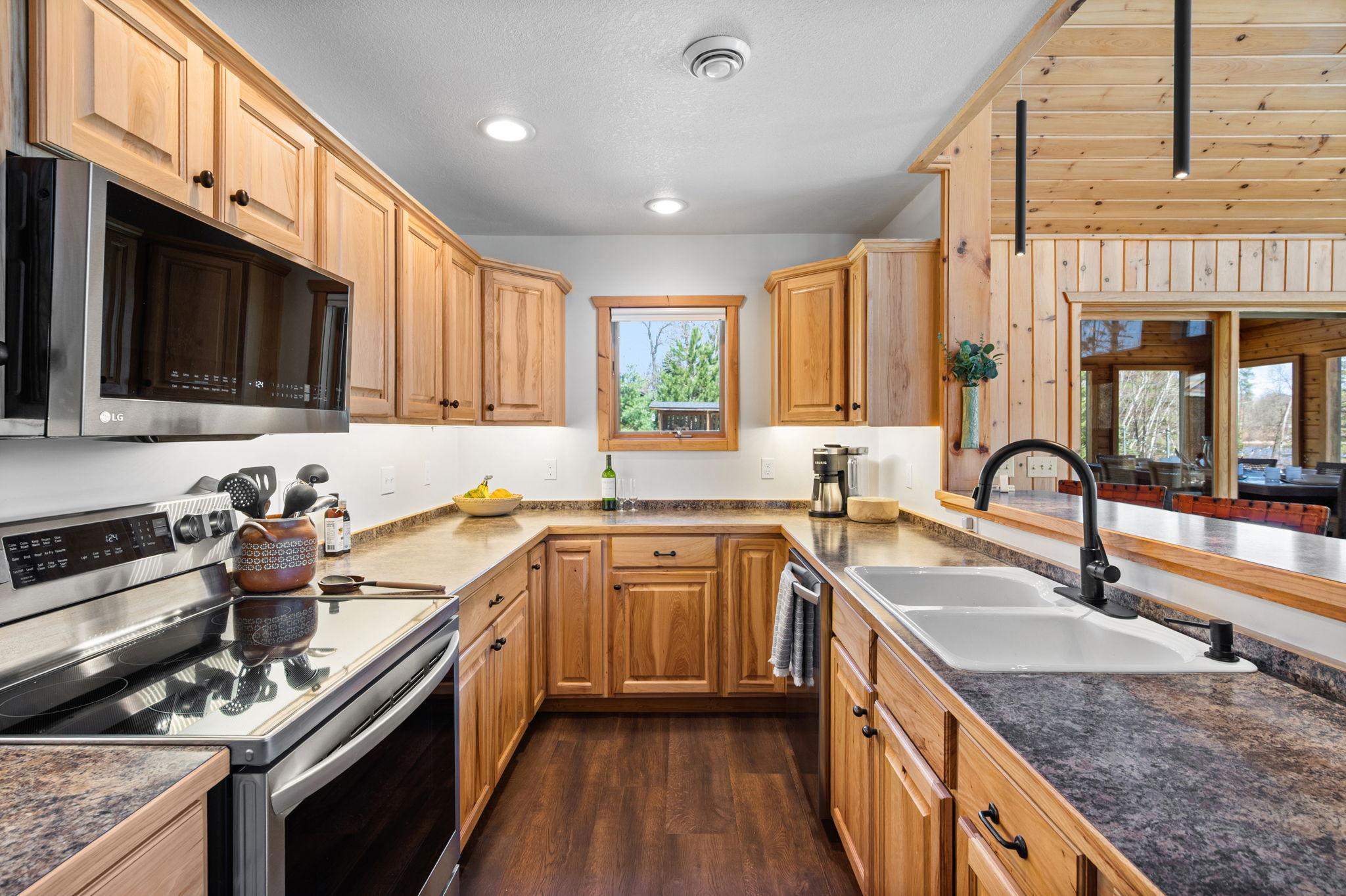 31-web-or-mls-29316 Pardun Rd-123.JPG