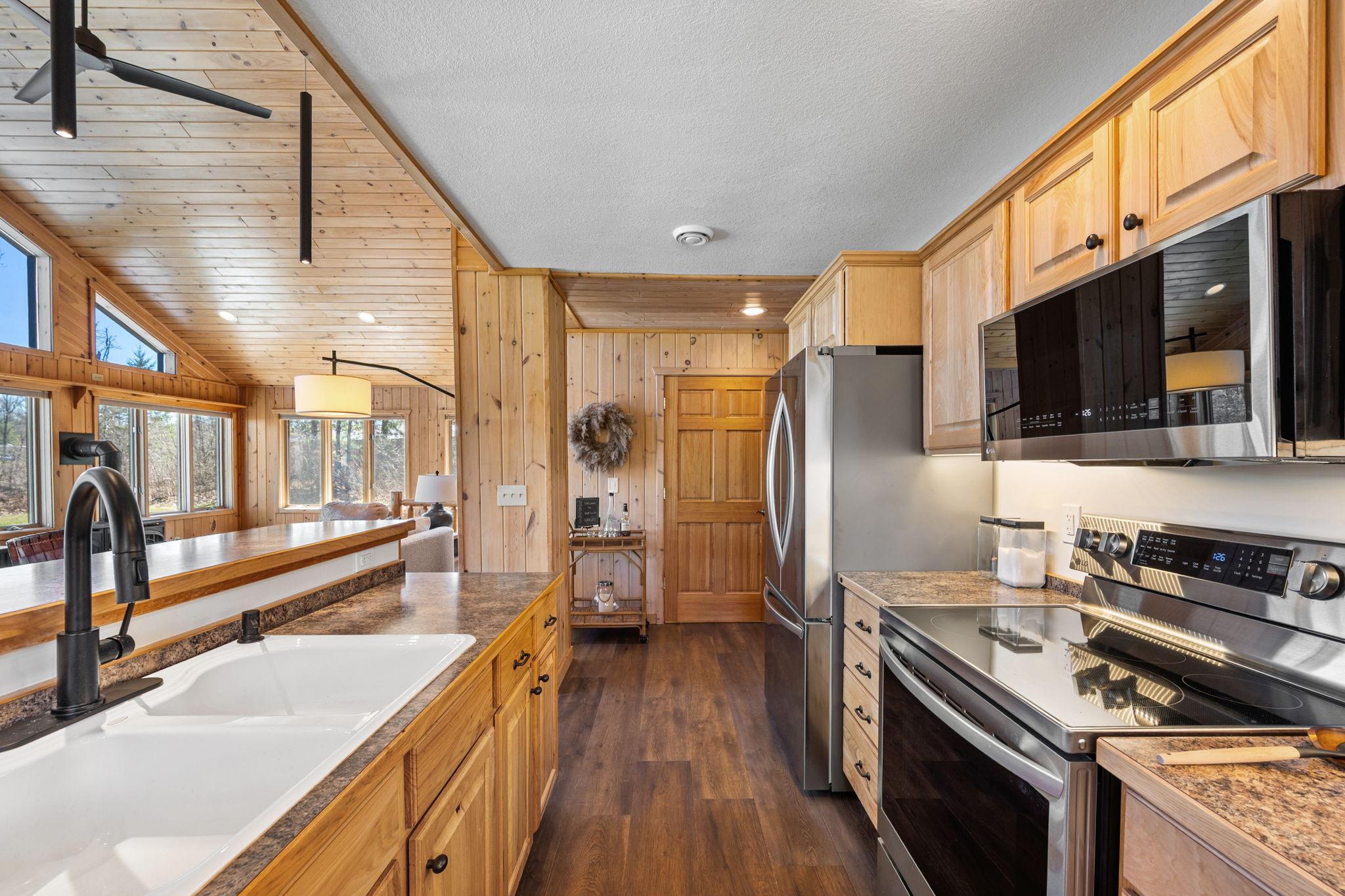 33-web-or-mls-29316 Pardun Rd-133.JPG