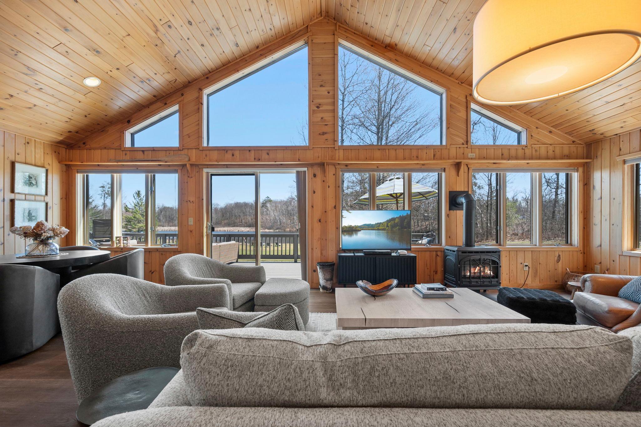 17-web-or-mls-29316 Pardun Rd-64.jpg