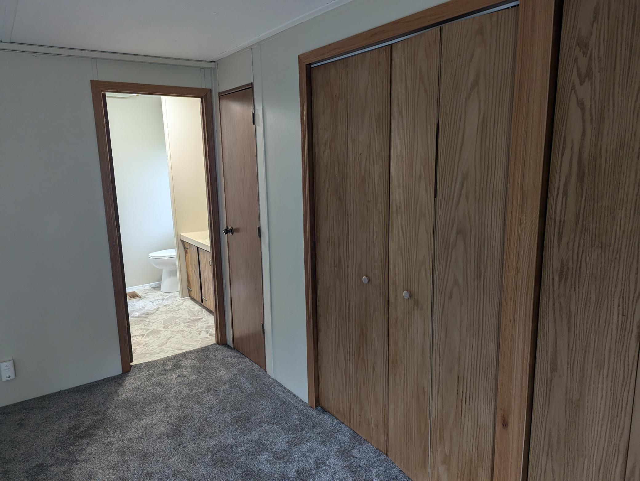 redwood bedroom 1 pic 2.jpg