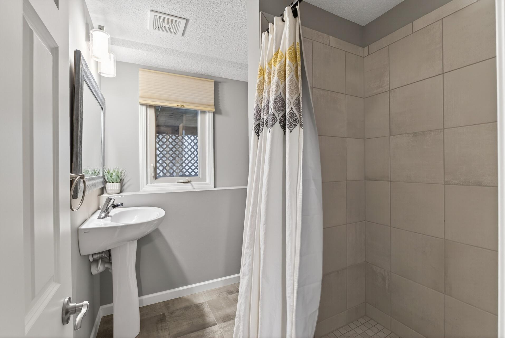 Lower Level 3/4 Bath