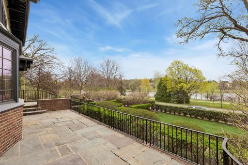 2204 W Lake Of The Isles Parkway, Minneapolis, MN 55405