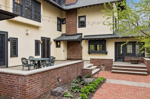 2204 W Lake Of The Isles Parkway, Minneapolis, MN 55405