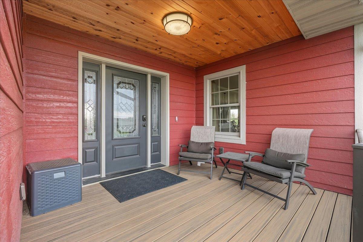 04-Front Porch.jpg